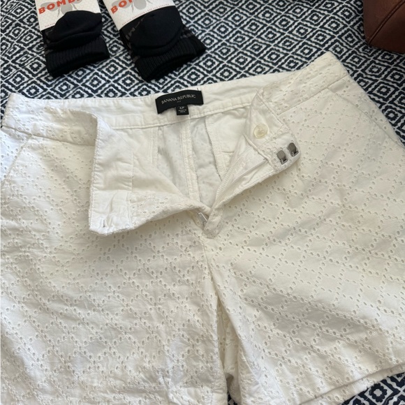 6P petite white shorts - Picture 2 of 7